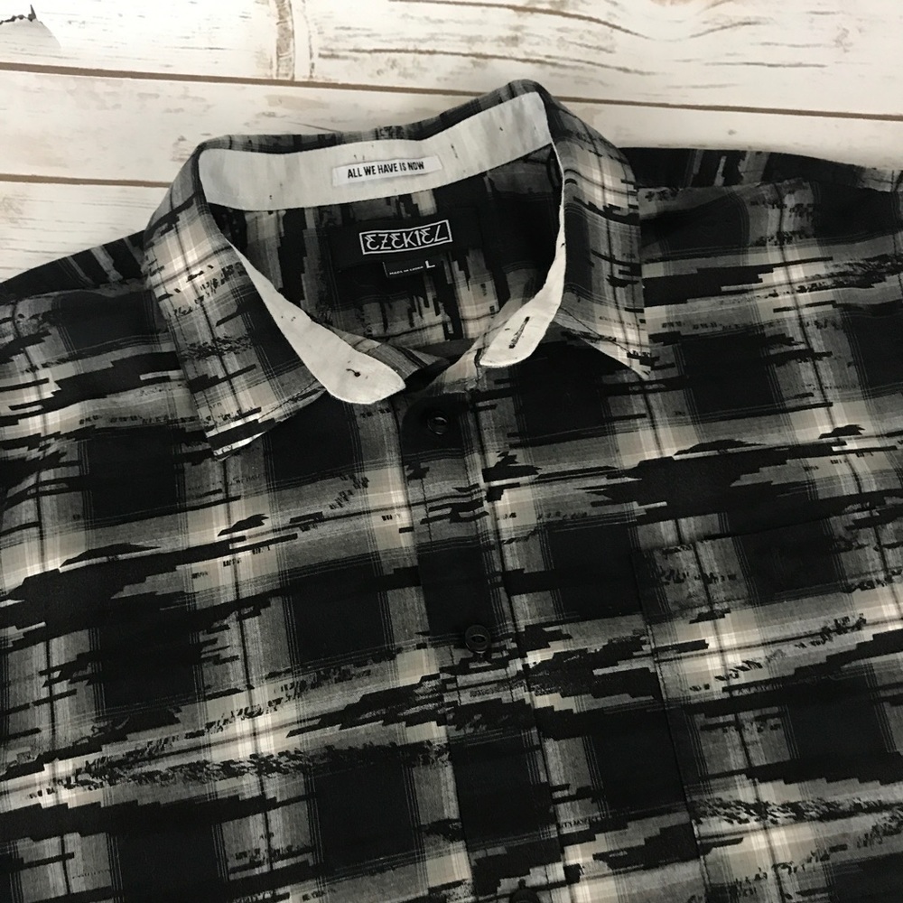 Ezekiel Short Sleeve Button Down Shirt - Picture 3 of 4